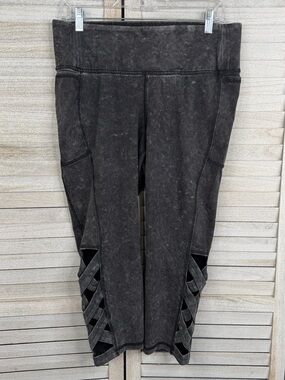 LIVI (Lane Bryant) Plus Size High Rise Active Crop Leggings w Lacing Gr/Wa-14/16